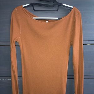 Off the shoulder long sleeve